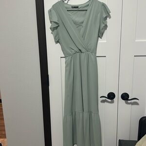 Light green maxi dress 100% polyester